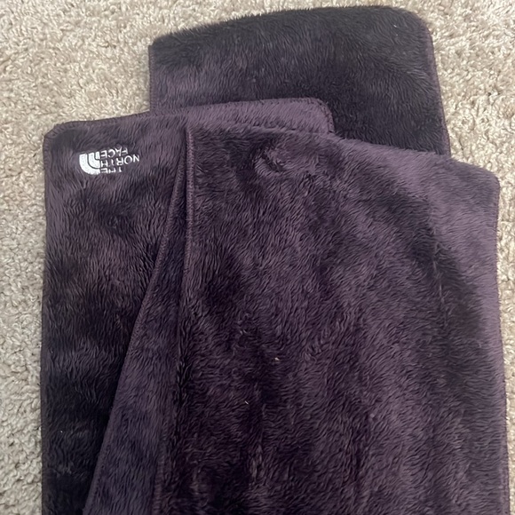 The North face purple scarf - Picture 4 of 8